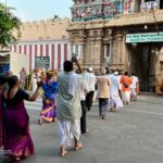 Devotees Chanting - Srirangam Temple