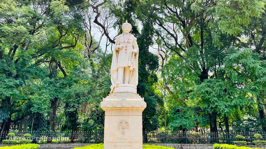 Sri Chamarajendra Wodeyar Statue