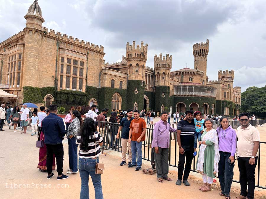 Tourists at Bangalore Palace